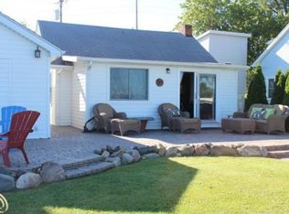433 E Shore Dr, Whitmore Lake, MI