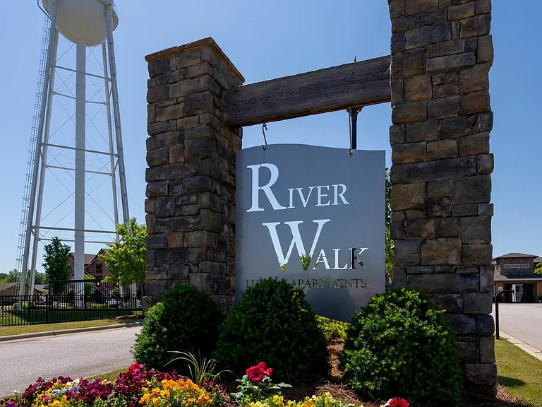 Riverwalk Apartments — Photo 25