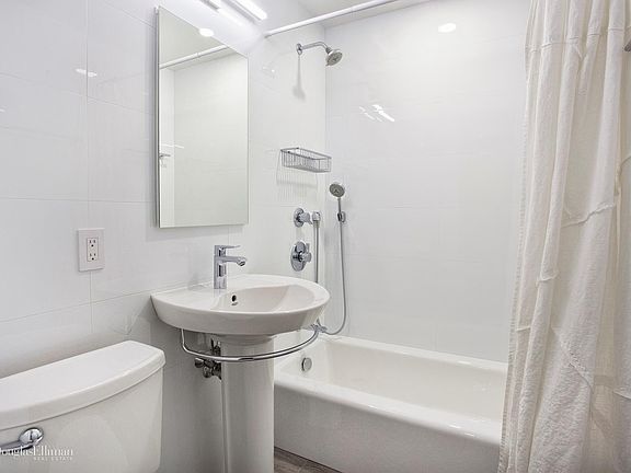 4th image of 224 E 60th St APT 10K