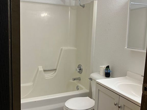 5th image of 1218 3rd St NE #6