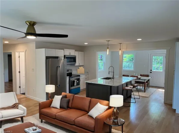 4716 Skylark Rd, Pfafftown, NC 27040