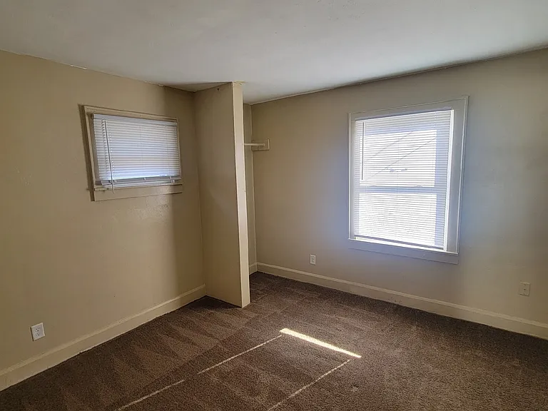 335 S Oakland Ave — Photo 4