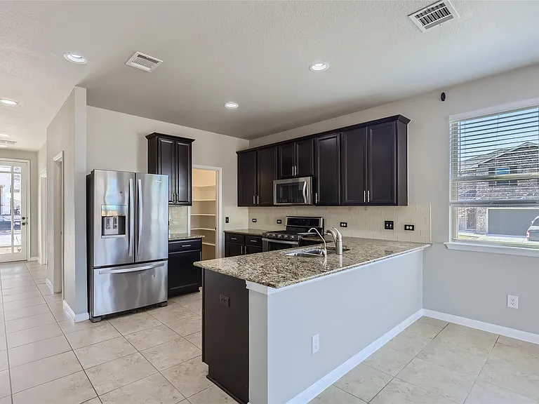 1505 Everts St — Photo 6