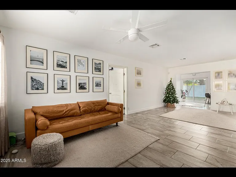 2613 E Pierson St — Photo 3