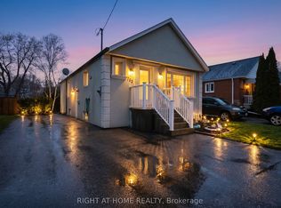 702 Pharmacy Ave, Toronto, ON M1L 3J2