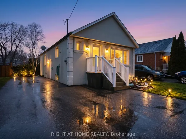 702 Pharmacy Ave, Toronto, ON M1L 3J2