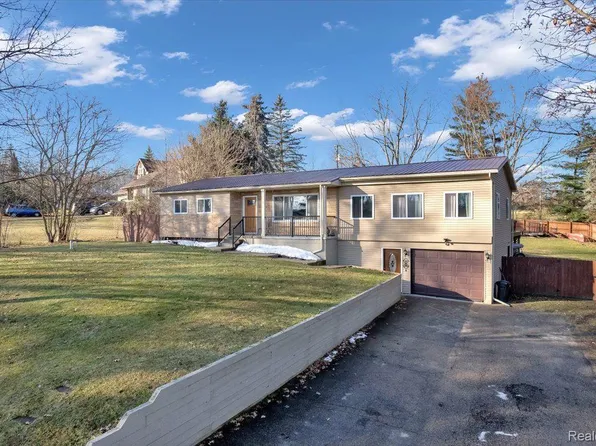 3628 Merritt Lake Dr, Metamora, MI 48455