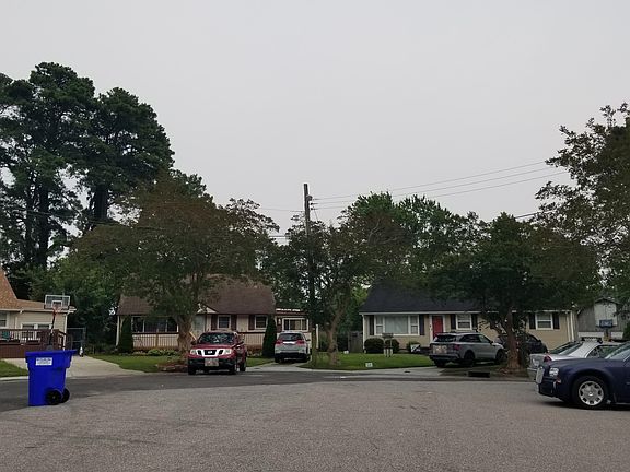 4th image of 1205 River Oaks Dr