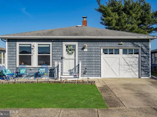 15 Aztec Ct, Toms River, NJ 08757