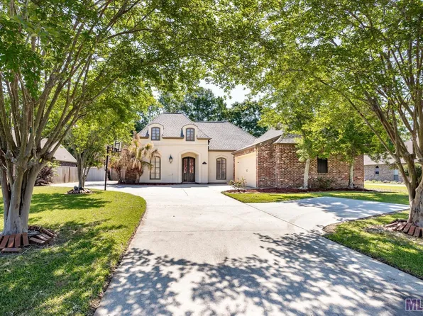 30090 Oak Shadow Dr, Walker, LA 70785