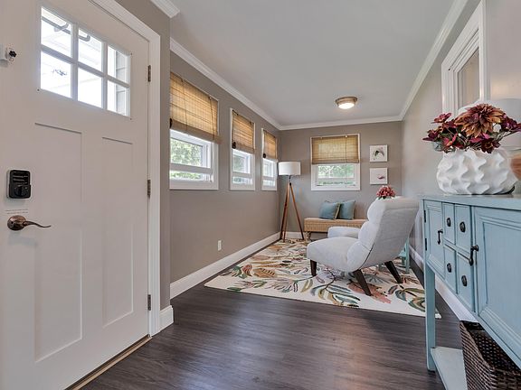 3rd image of 31 Leavitt Avenue