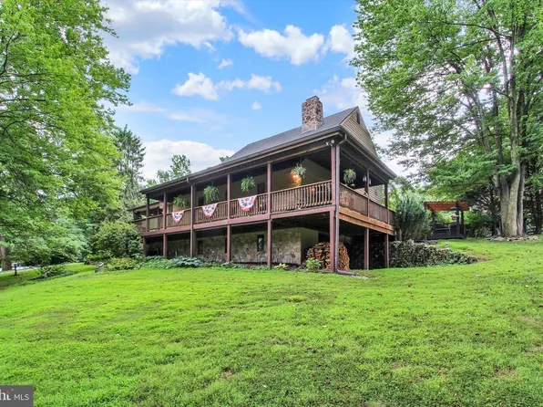 5318 Bentz Rd, Spring Grove, PA 17362