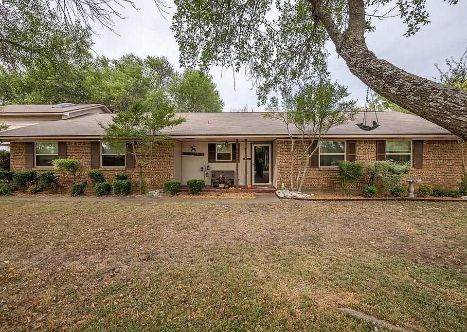 1st image of 209 Chisholm Trl