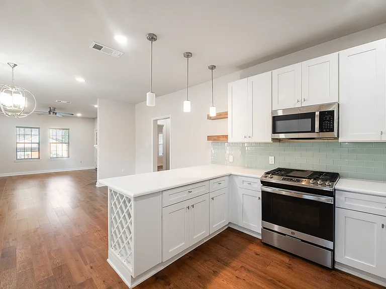807 Hollywood Ave — Photo 15