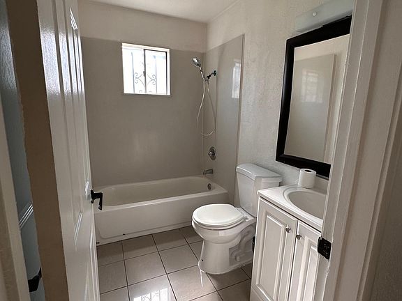 5th image of 3830 44th St