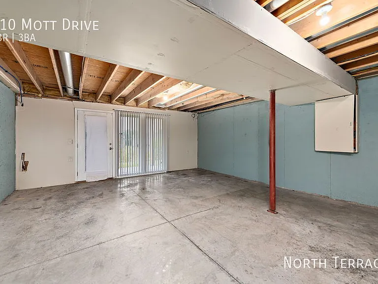 210 Mott Dr — Photo 20