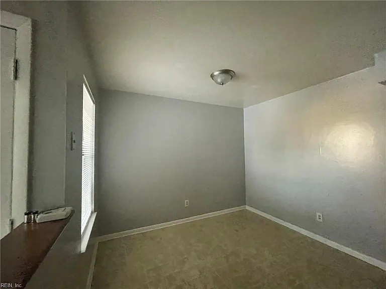 614 Waters Dr — Photo 11