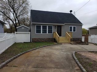 52 Wyanet St, Selden, NY 11784