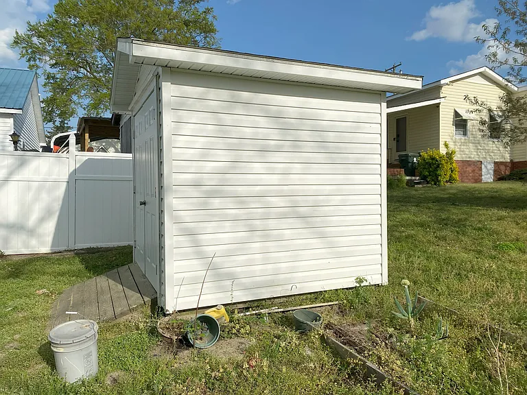 109 E I St — Photo 5