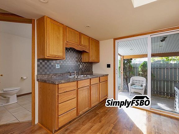 5th image of 820 S Birchwood Ave