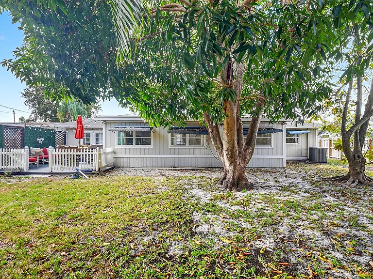 320 Riverdale Rd — Photo 40