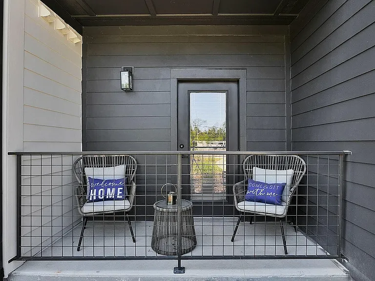 Pointe Grand Porch
