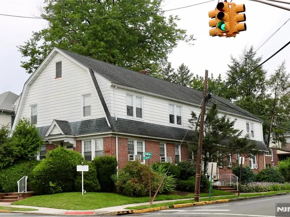 215 Terrace Ave, Hasbrouck Heights, NJ 07604