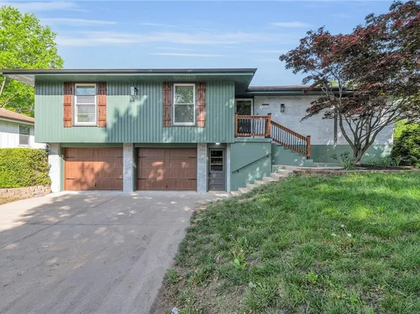 213 SE Lake Village Blvd, Blue Springs, MO 64014