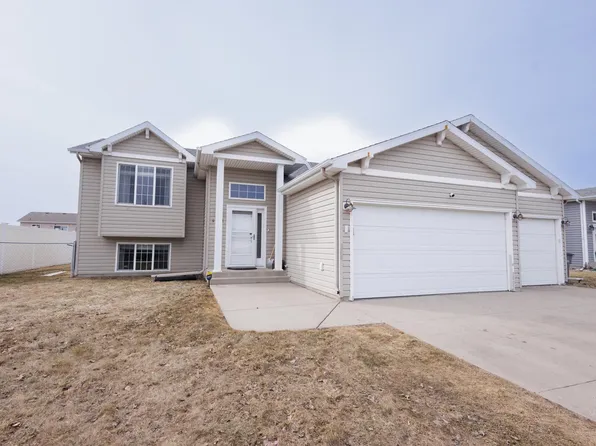 4241 17th St S, Moorhead, MN 56560