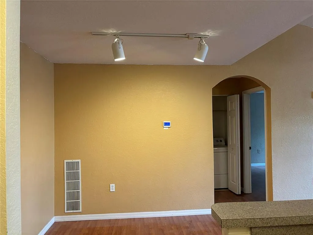 2 bed, 2.0 bath, 1080 sqft, $1,800 — Photo 4