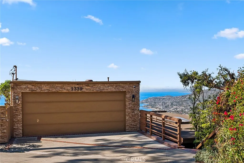 3 bed, 2.5 bath, 2362 sqft, $14,995 — Photo 2