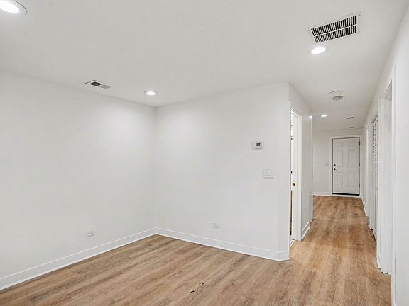 5th image of 2812 S Pulaski Rd #B