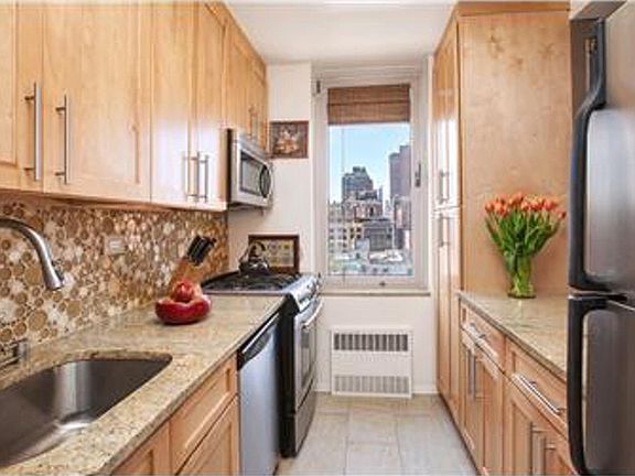 5th image of 200 E 89th St APT 12C