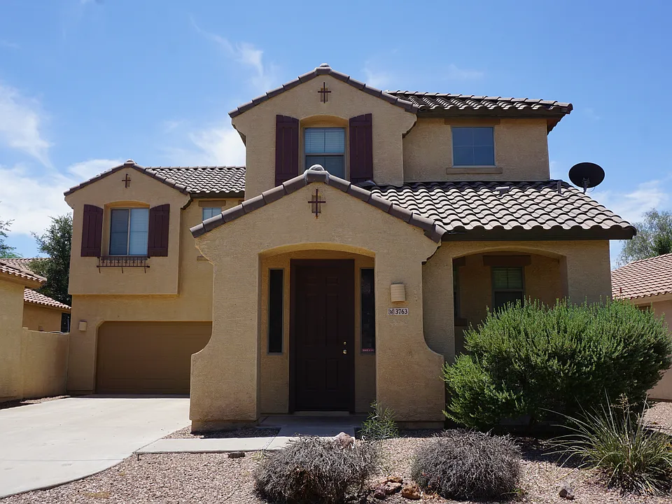 3763 E Chickadee Rd
