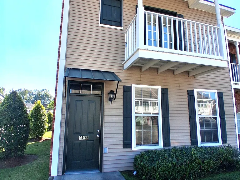 2105 Belle Pointe Aly — Photo 1