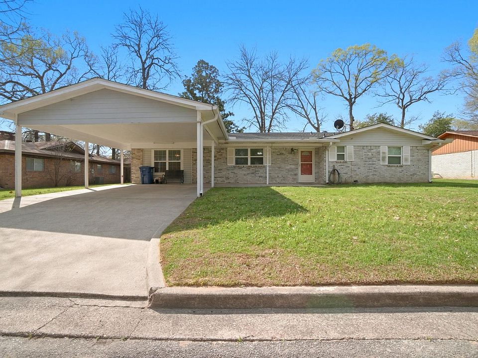 1st image of 209 Red Oak St