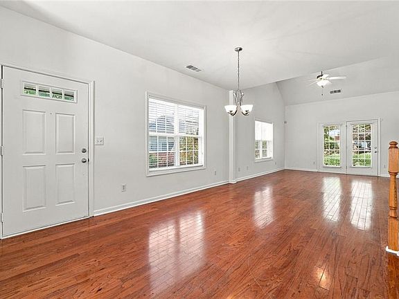 4th image of 2391 Suwanee Pointe Dr