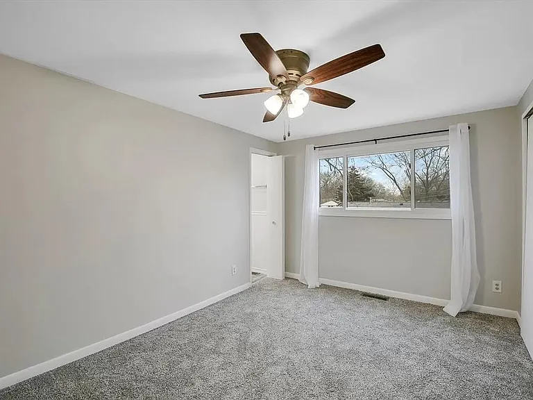 810 Centennial Dr — Photo 13