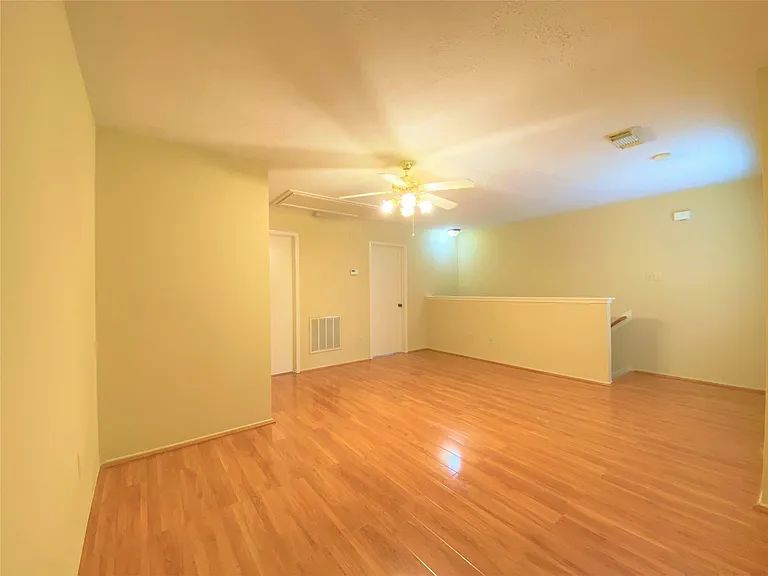 8026 Golf Green Cir — Photo 11