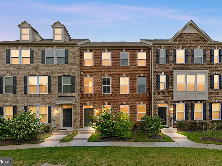10969 Bartholomew Aly — Photo 1
