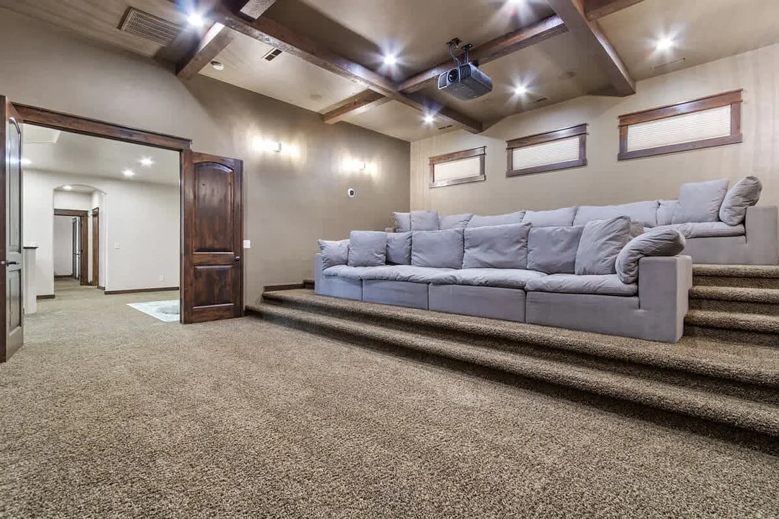 6 bed, 3.0 bath, 6393 sqft, $22,627 — Photo 1