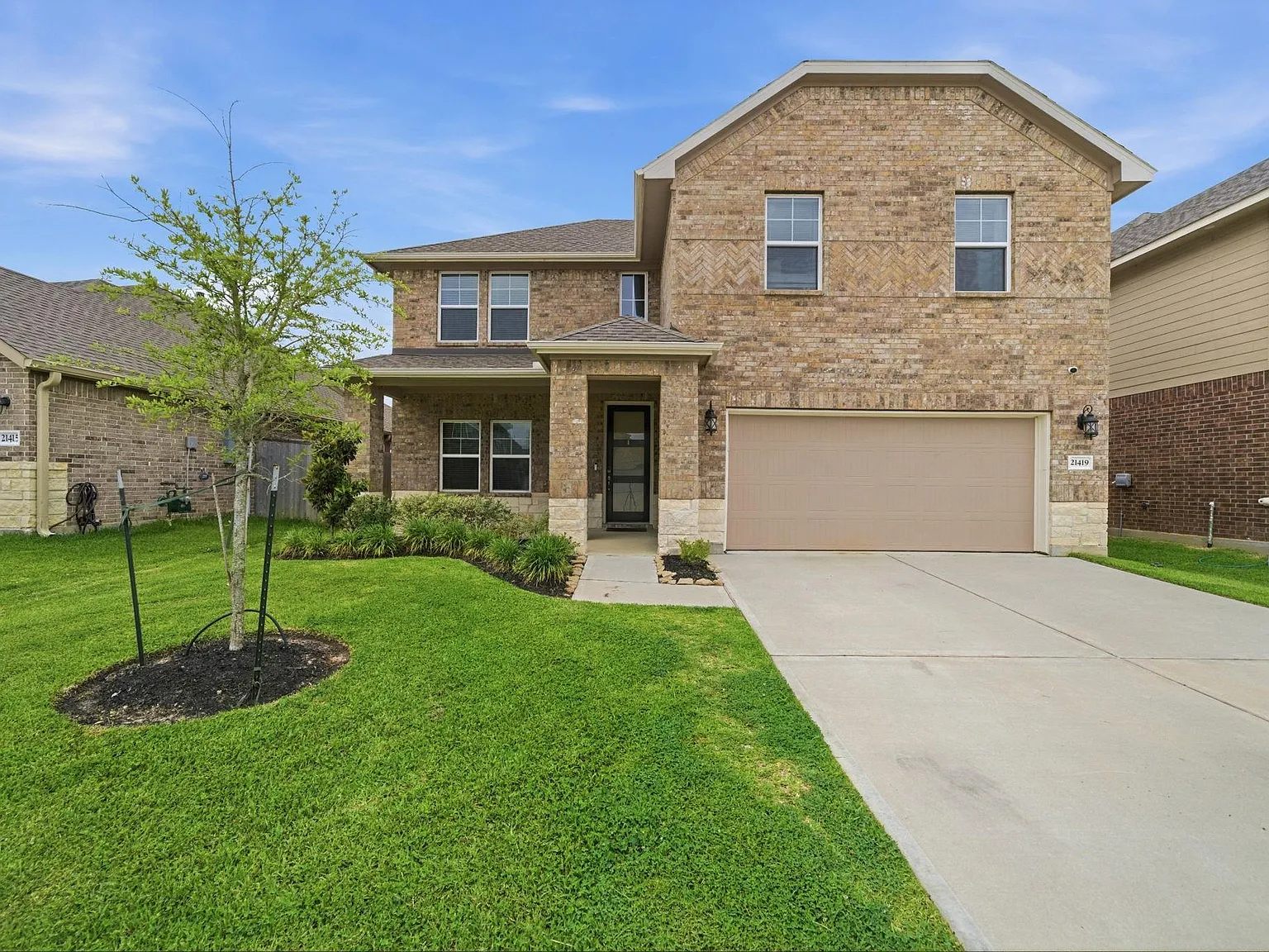 4 bed, 3.5 bath, 2711 sqft, $3,500 — Photo 2