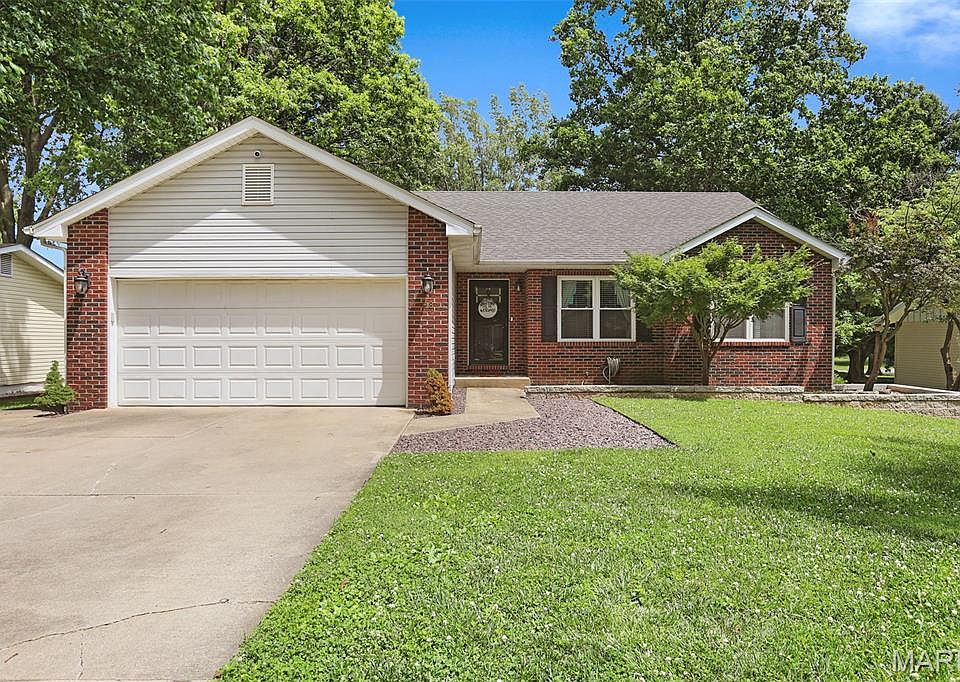1st image of 28 S Meadow Ln