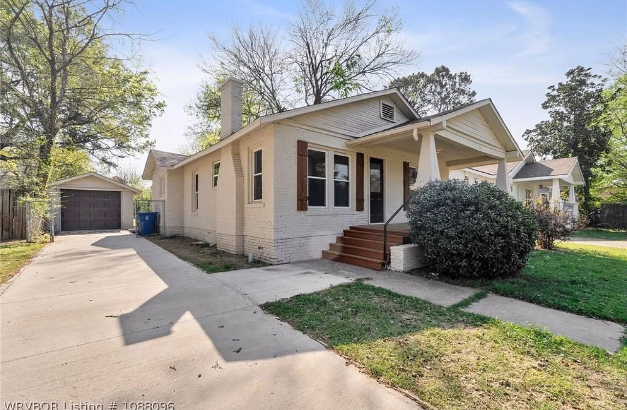 3 bed, 1424 sqft, $1,450 — Photo 2