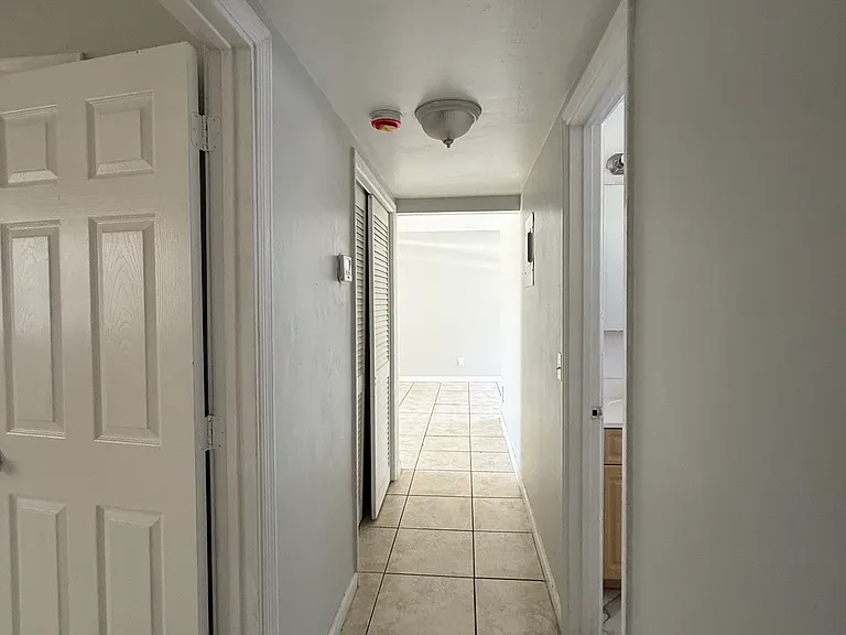915 NE 8th St #206 — Photo 11
