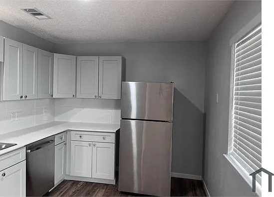405 Root Ave #16 — Photo 6