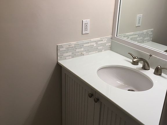 1/2 Bath