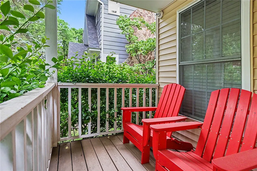 5 bed, 1.5 bath, 1717 sqft, $2,950 — Photo 3