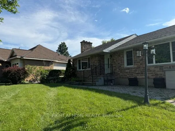 40 W Gilbey Dr, Ottawa, ON K2E 5S6