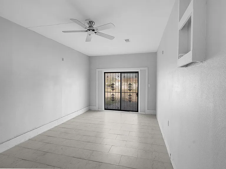 1302 Metropolitan Dr #- — Photo 7